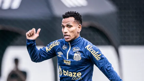 Otero em ação durante treino no CT Rei Pelé. Foto: Raul Baretta/ Santos FC