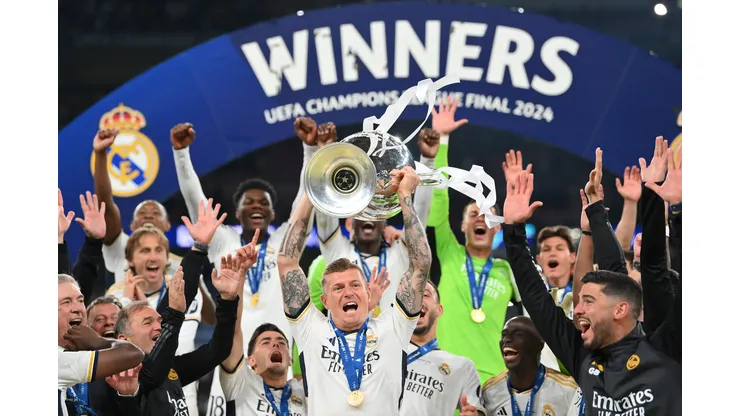 Jogadores do Real Madrid comemorando o título. (Foto de Justin Setterfield/Getty Images)