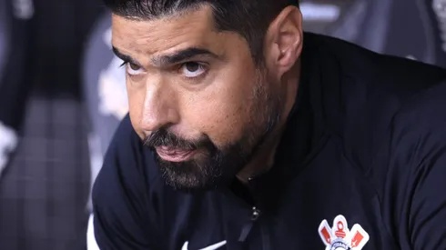 António Oliveira tirou Wesley de Corinthians x Botafogo