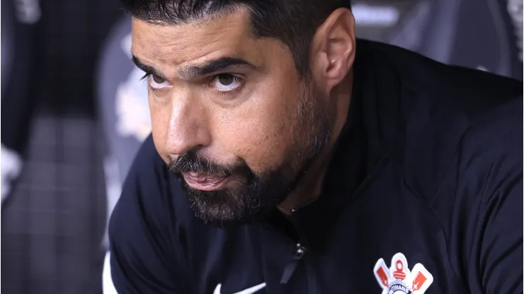 António Oliveira tirou Wesley de Corinthians x Botafogo