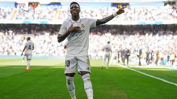 MADRID, SPAIN - SEPTEMBER 11: Vinicius Junior of Real Madrid CF celebrates after scoring their side's second goal during the LaLiga Santander match between Real Madrid CF and RCD Mallorca at Estadio Santiago Bernabeu on September 11, 2022 in Madrid, Spain. (Photo by Angel Martinez/Getty Images)