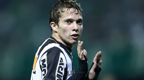 Bernard foi recepcionado por torcida atleticana.