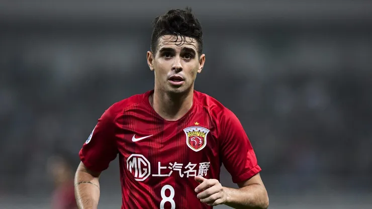SHANGHAI, CHINA - APRIL 23: Oscar #8 of Shanghai SIPG reacts during the AFC Champions League Group H match between Sydney FC and Shanghai SIPG at Shanghai Stadium on April 23, 2019 in Shanghai, China. (Photo by Di Yin/Getty Images)