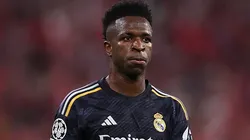 Vinicius Júnior durante partida entre Bayern de Munique e Real Madrid, na Allianz Arena, pela semifinal da Champions League, no dia 30/04/2024. Foto: Alex Pantling/Getty Images