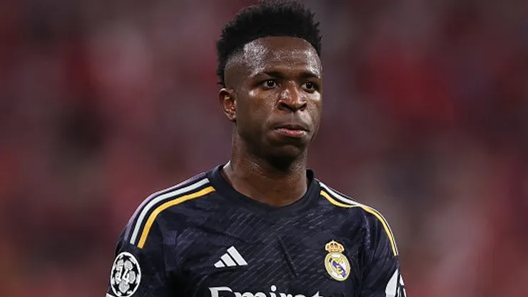 Vinicius Júnior durante partida entre Bayern de Munique e Real Madrid, na Allianz Arena, pela semifinal da Champions League, no dia 30/04/2024. Foto: Alex Pantling/Getty Images