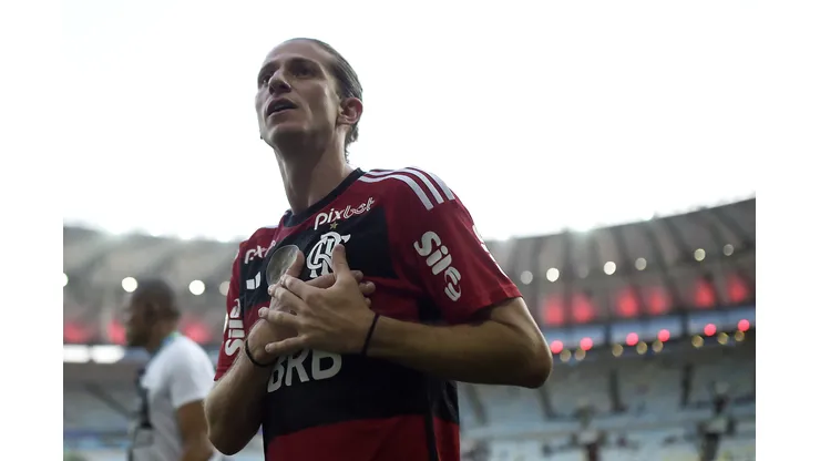 Filipe Luís vetsindo a camisa do Flamengo em seu último jogo no profissional. Foto: Alexandre Loureiro/AGIF