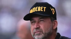 Augusto Melo durante partida contra o Fluminense. Dirigente recusa ideia do Inter.