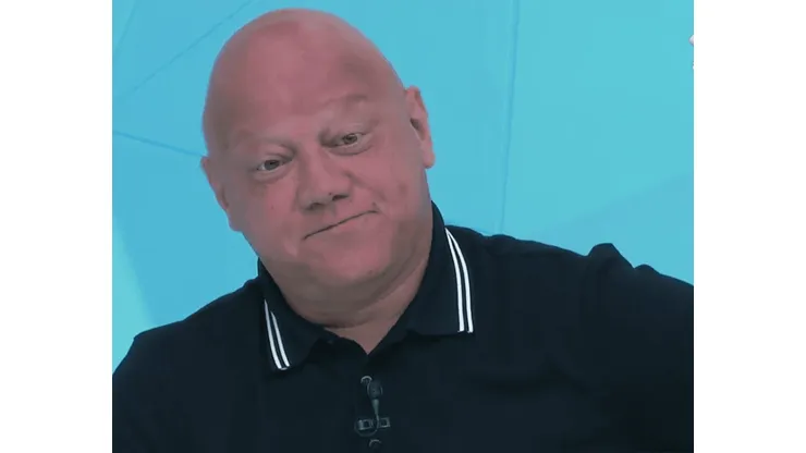 Ronaldo Giovanelli comentando no jogo aberto - (Foto: Reprodução TV Bandeirantes)