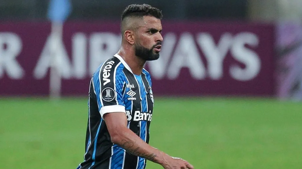 Maicon nas quatro linhas com a camisa do Imortal. Foto: Fernando Alves/AGIF.