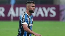 Maicon nas quatro linhas com a camisa do Imortal. Foto: Fernando Alves/AGIF.