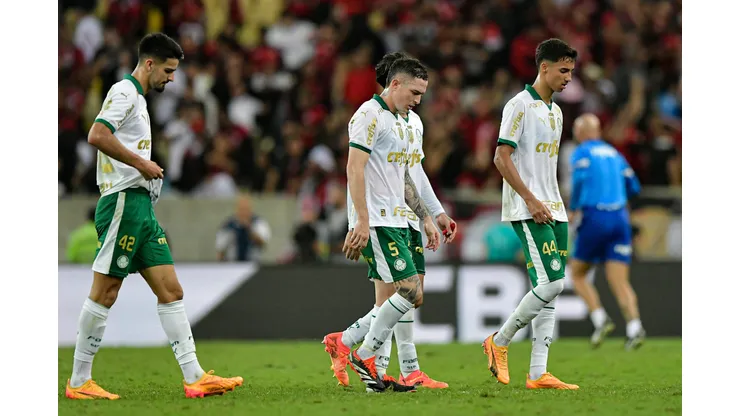 Flaco Lopez e seus companheiros do Palmeiras lamentam derrota ao final da partida contra o Flamengo no estadio Maracana - Brasileirão A 2024.