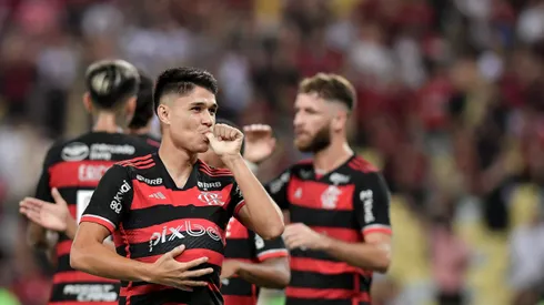 Luiz Araújo comemorando gol marcado em rodada do Campeonato Brasileiro