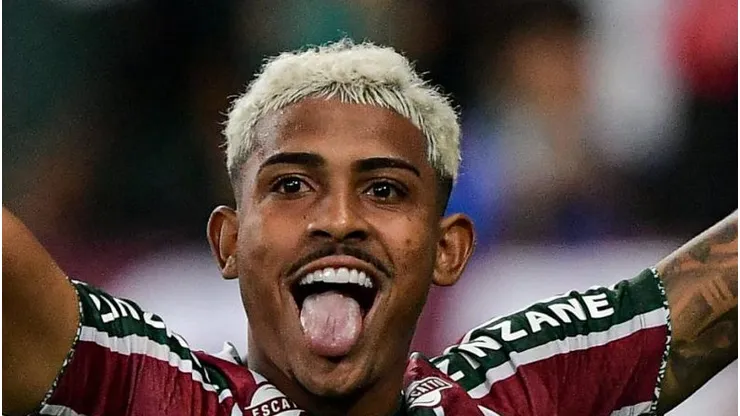 John Kennedy durante partida pelo Fluminense. Atacante não vai jogar no Peixe.