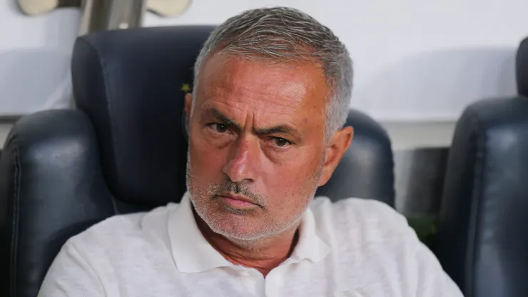 José Mourinho descartou Luan Peres nos planos do Fenerbahçe e Grêmio está ciente