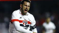 SP - SAO PAULO - 30/07/2024 - COPA DO BRASIL 2024, SAO PAULO X GOIAS - Calleri jogador do Sao Paulo comemora seu gol durante partida contra o Goias no estadio Morumbi pelo campeonato Copa Do Brasil 2024. Foto: Marco Miatelo/AGIF