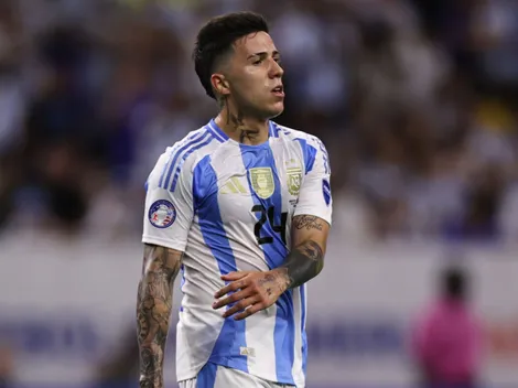 Enzo Fernandez volta ao Chelsea e pede desculpas a colegas