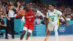 Dennis Schröder contra Yago dos Santos durante Brasil e Alemanha nas Olimpíadas 2024
