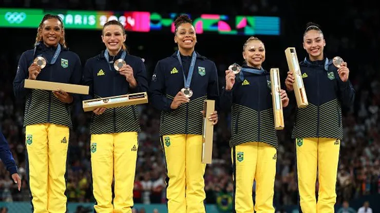 Equipe feminina do Brasil na ginástica artística fez história com o bronze em Paris