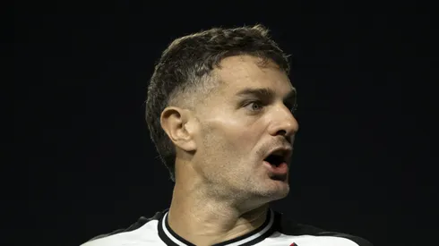 Vegetti permanece no Gigante da Colina.