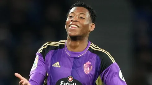 Gonzalo Palta atuando pelo Real Valladolid CF, da Espanha, sua equipe antes do Al-Sadd