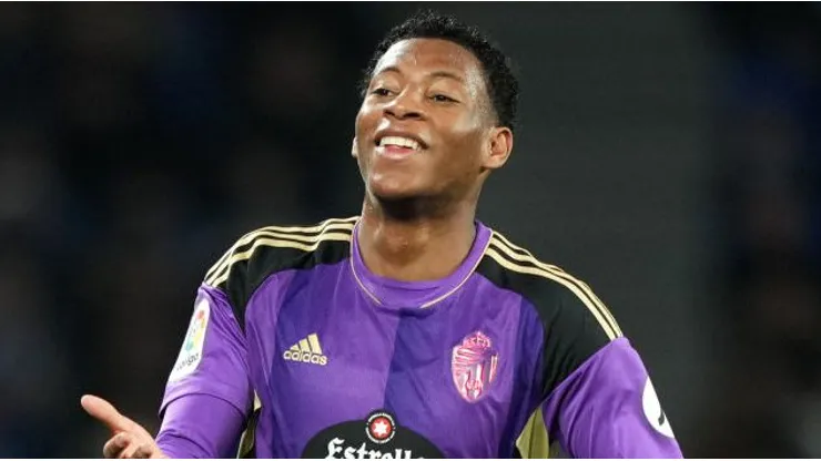 Gonzalo Palta atuando pelo Real Valladolid CF, da Espanha, sua equipe antes do Al-Sadd