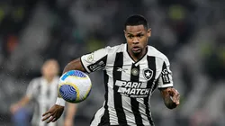 Júnior Santos, pelo Botafogo, contra o Palmeiras. Foto: Thiago Ribeiro/AGIF