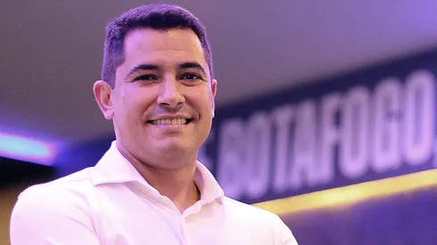 Pedro Martins é apresentado no Botafogo