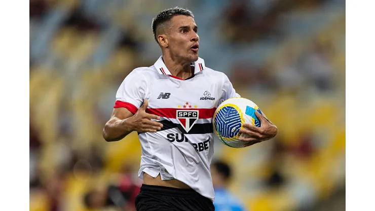 Ferreira of Sao Paulo celebrates after scoring the team's first goal during the match between Flamengo and Sao Paulo