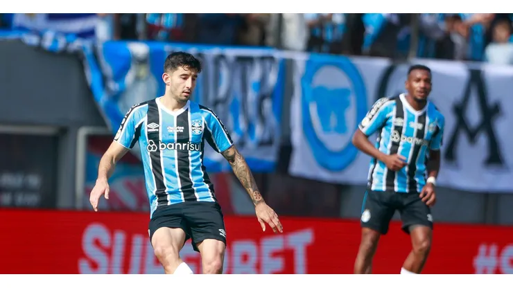 BRASILEIRO A 2024, GREMIO X VITORIA - Mathias Villasanti jogador do Gremio no estadio Francisco Stedile pelo Brasileirão 2024