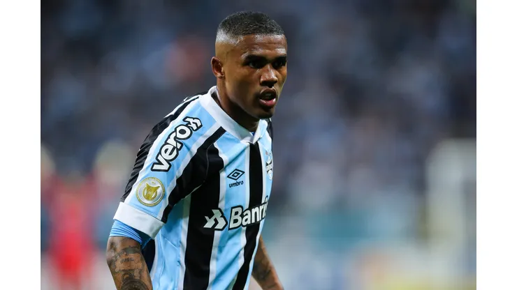 Douglas Costa passou pelo Grêmio em 2022