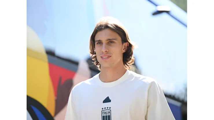 Riccardo Calafiori vai jogar no Arsenal. (Foto de Claudio Villa/Getty Images for FIGC)