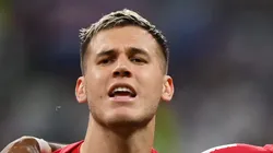 Juan Pablo Vargas canta hino nacional pela Costa Rica. Defensor interessa ao Peixão.