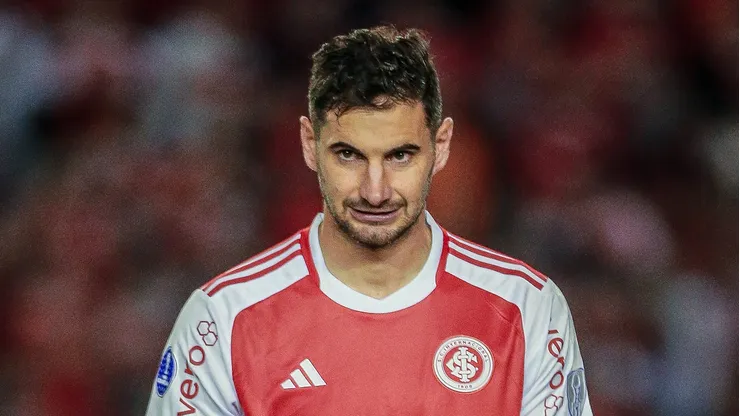 Alario pode deixar o Internacional na janela