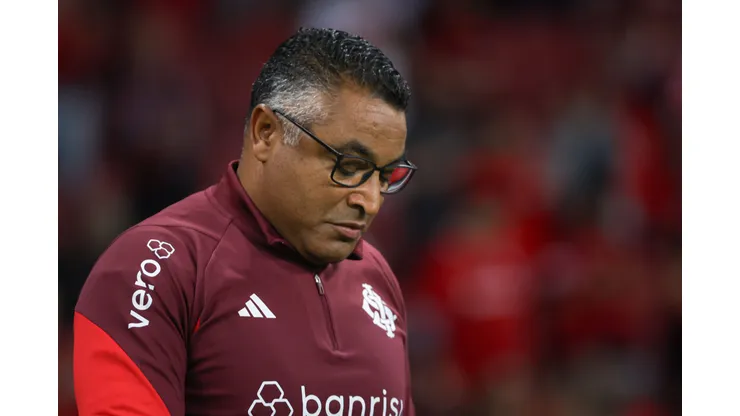Roger Machado faz limpa no Internacional