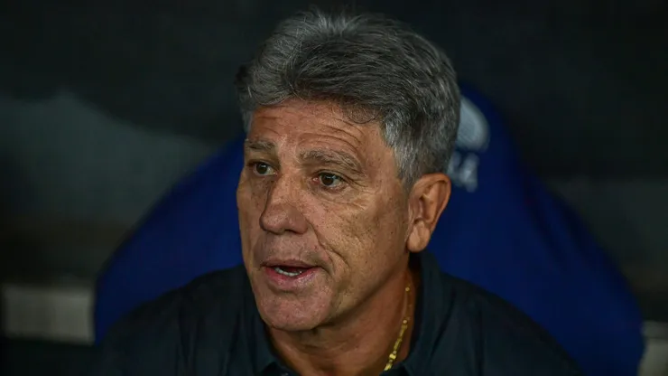 Renato Portaluppi, técnico do Grêmio, durante partida contra o Flamengo no estadio Maracana pelo campeonato Brasileiro A 2024. Foto: Thiago Ribeiro/AGIF