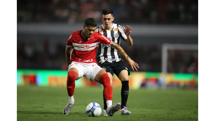 CRB x Santos se enfrentam pelo Brasileiro da Serie B 2024.