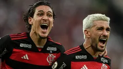Pedro e Arrascaeta comemorando um dos gols da Vitória do Flamengo contra o Atlético-GO