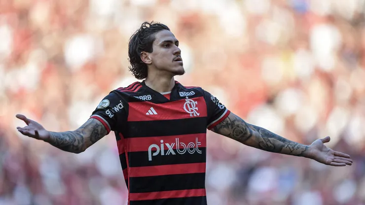 Centroavante durante comemoração do gol contra o Atlético-GO