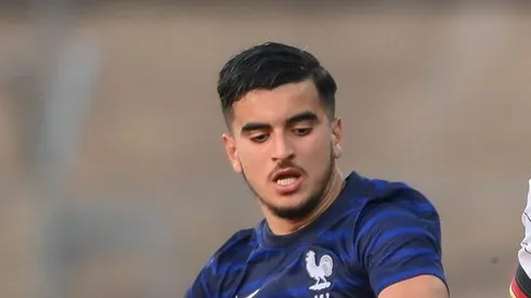 Mohamed El Arouch em jogo do sub-18 da França. Meio-campista é reforço do Fogão.