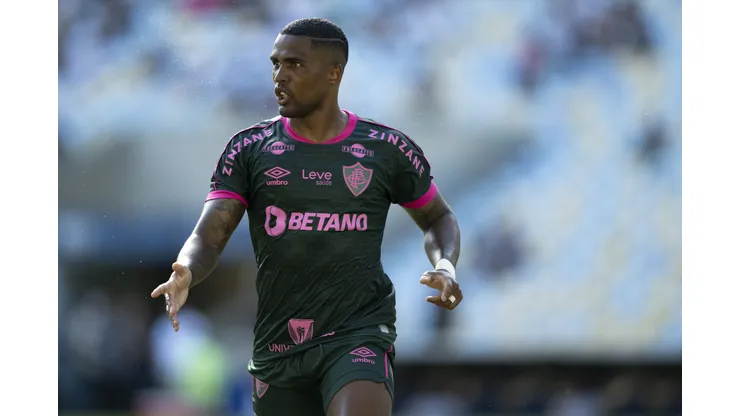 Santos tentou Douglas Costa em janeiro