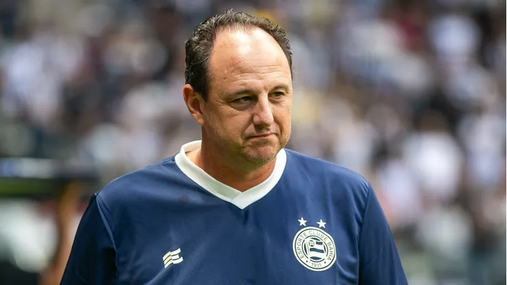 Rogério Ceni, técnico do Bahia, durante partida contra o Atlético-MG no estádio Arena MRV pelo Brasileirão Série A 2024. Foto: Fernando Moreno/AGIF