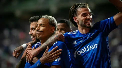 Jogadores do Cruzeiro comemorando em partida do Campeonato Brasileiro 2024