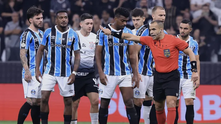 Momento da confusão entre as equipes