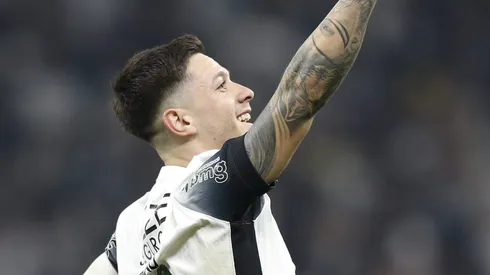 SAO PAULO, BRAZIL - JULY 25: Rodrigo Garro of Corinthians celebrates after scoring te team´s second goal during a match between Corinthians and Gremio as part of Brasileirao Series A 2024 at Neo Quimica Arena on July 25, 2024 in Sao Paulo, Brazil. (Photo by Miguel Schincariol/Getty Images)