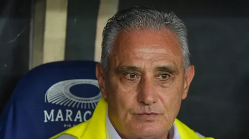 Tite mantém Gabriel Barbosa no banco contra o Atlético-GO.