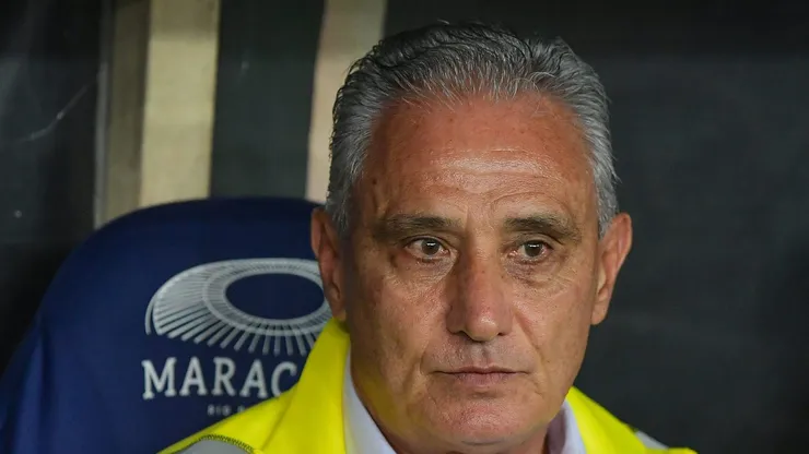 Tite mantém Gabriel Barbosa no banco contra o Atlético-GO.