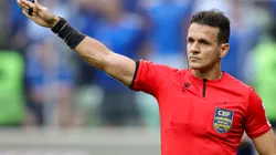 Árbitro Caio Max Augusto Vieira. Foto: Gilson Lobo/AGIF