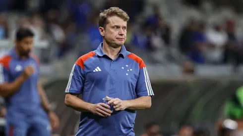 Treinador chega pressionado para o confronto