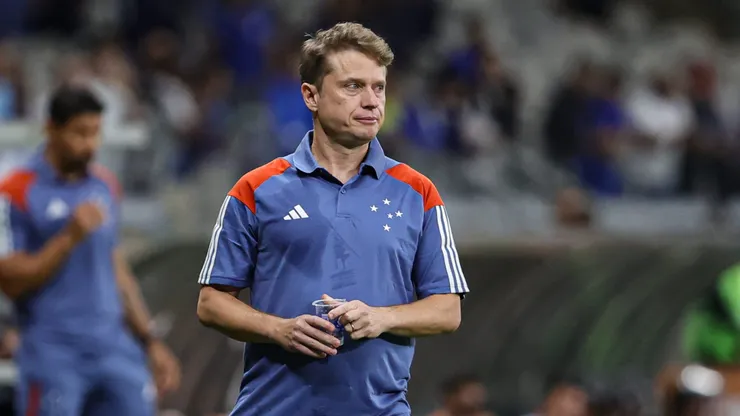 Treinador chega pressionado para o confronto