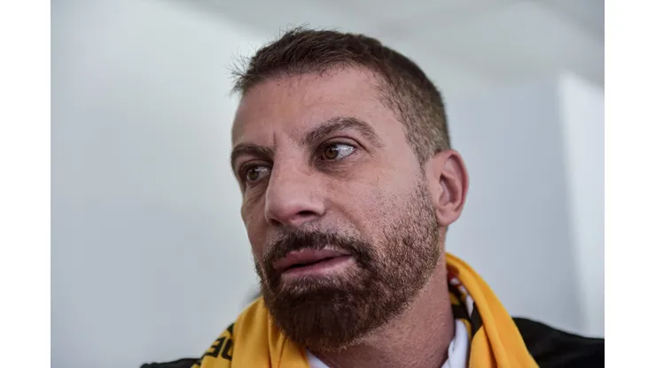 Presidente Pedrinho vai cuidando de saída do Vasco: Zé Vitor vai para o União Leiria, de Portugal